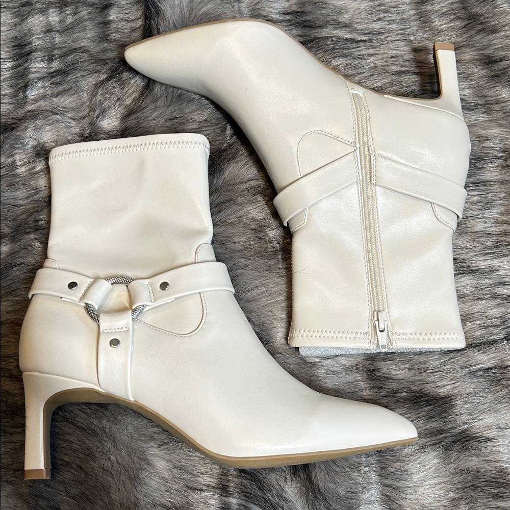 NEW Dolce Vita Gavani Pointed Toe Heeled Bootie Ivory Women’s 9.5 - Picture 7 of 11